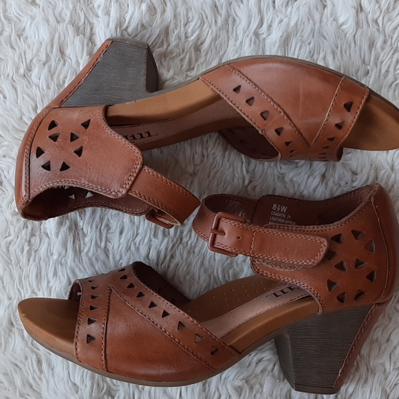 Cobb Hill by New Balance Cut-Out Sandal  8.5W - Picture 2 of 11